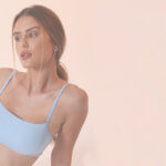 Mulher com Top Fitness